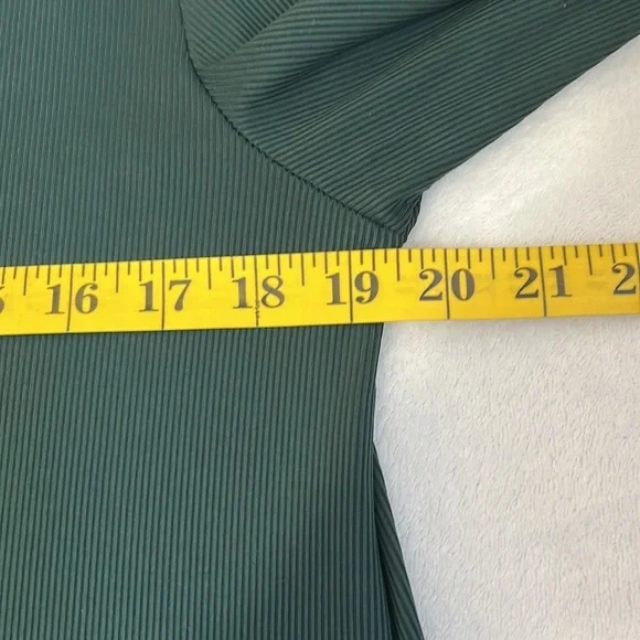 LuLaRoe Women’s Long Sleeve Elizabeth Tunic Size Small - Picture 6 of 7